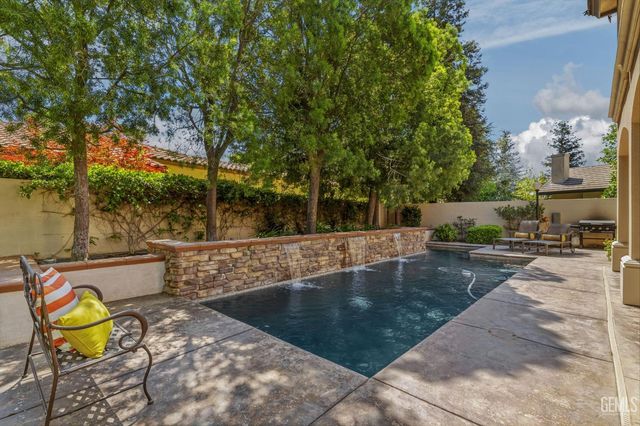 2902 Ragland Court, Bakersfield, CA 93311