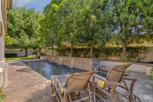 2902 Ragland Court, Bakersfield, CA 93311