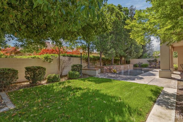 2902 Ragland Court, Bakersfield, CA 93311