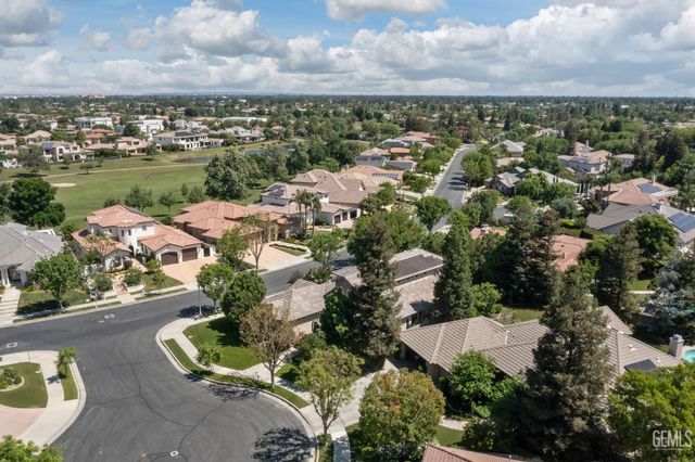 2902 Ragland Court, Bakersfield, CA 93311