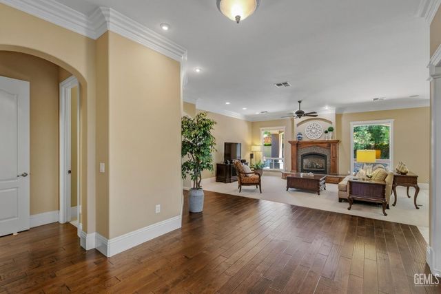 2902 Ragland Court, Bakersfield, CA 93311