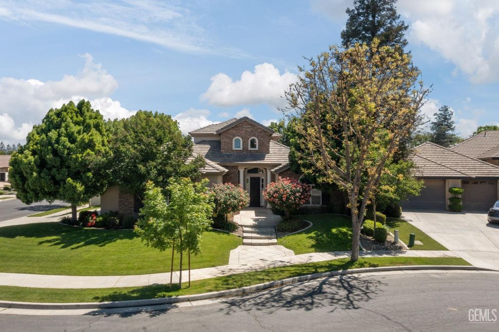 2902 Ragland Court, Bakersfield, CA 93311