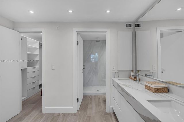 609 Ocean Dr 4G, Key Biscayne, FL 33149