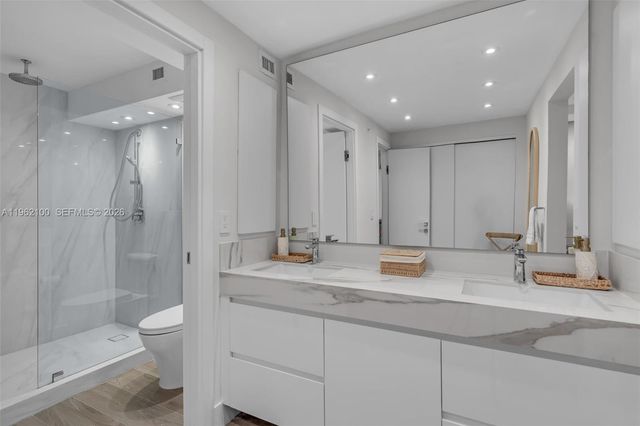 609 Ocean Dr 4G, Key Biscayne, FL 33149