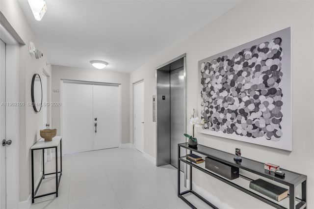 609 Ocean Dr 4G, Key Biscayne, FL 33149