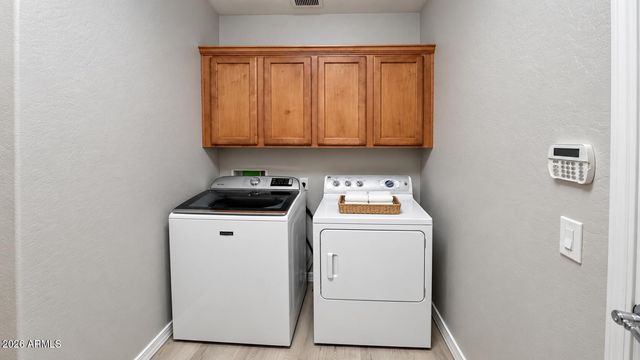 1935 W BUSONI Place, Phoenix, AZ 85023