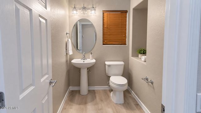 1935 W BUSONI Place, Phoenix, AZ 85023