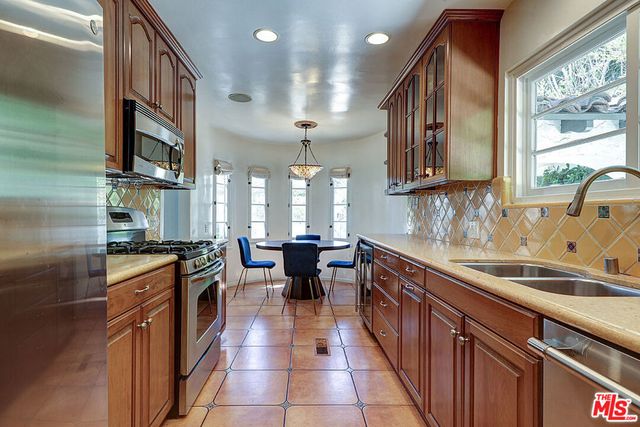 6630 Colgate Avenue, Los Angeles, CA 90048