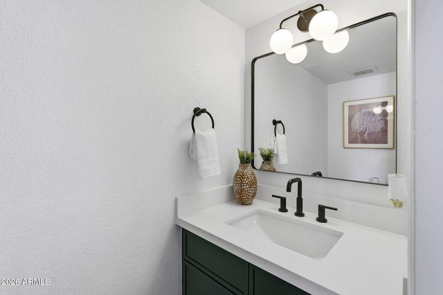 4841 E KACHINA Trail 3, Phoenix, AZ 85044