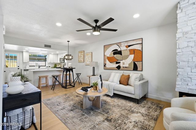 4841 E KACHINA Trail 3, Phoenix, AZ 85044