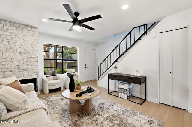 4841 E KACHINA Trail 3, Phoenix, AZ 85044