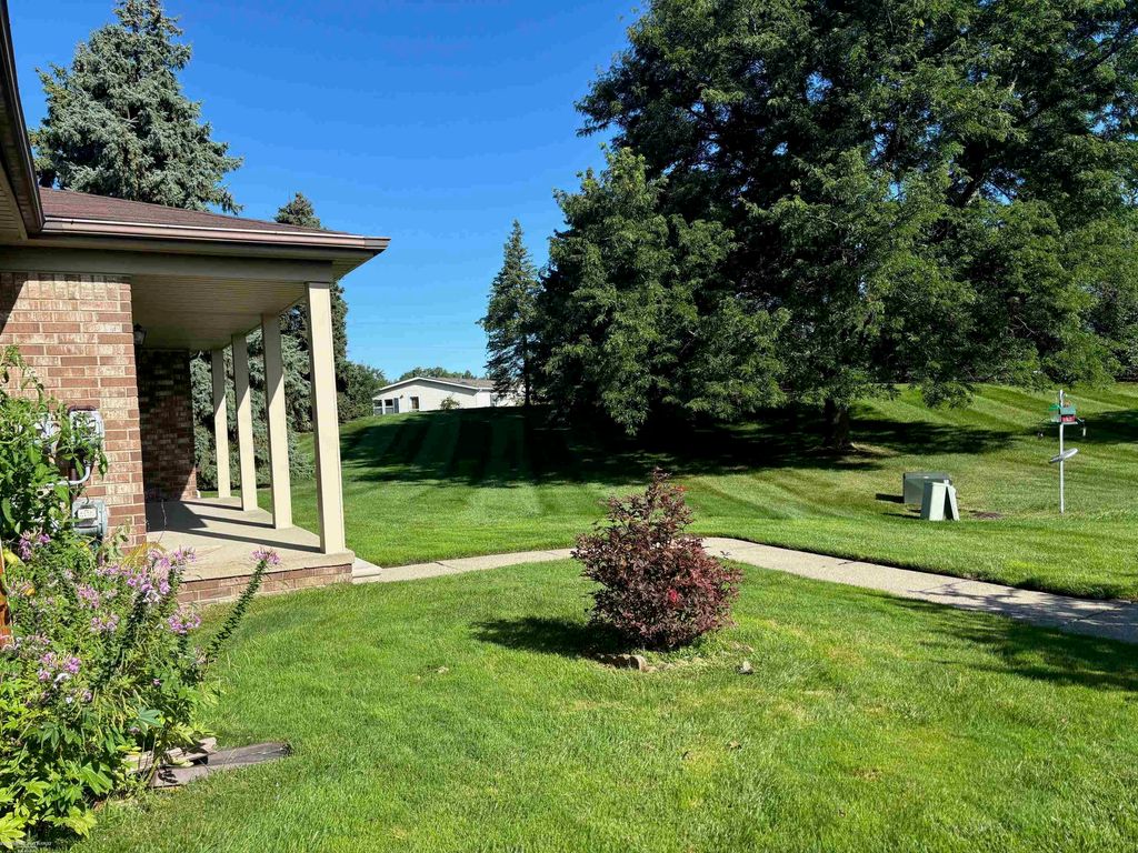 49850 Potomac Court, Shelby Twp, MI 48315