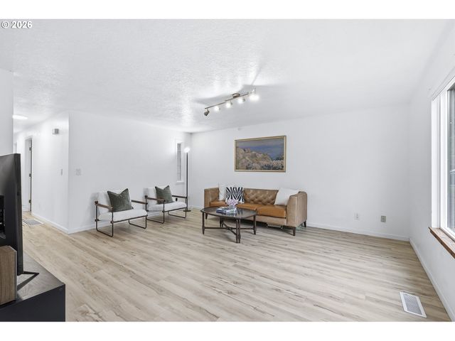 10515 Sw CLYDESDALE Ter, Beaverton, OR 97008