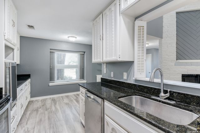 120 S WINSTON LN, San Antonio, TX 78213