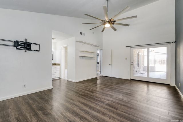 120 S WINSTON LN, San Antonio, TX 78213