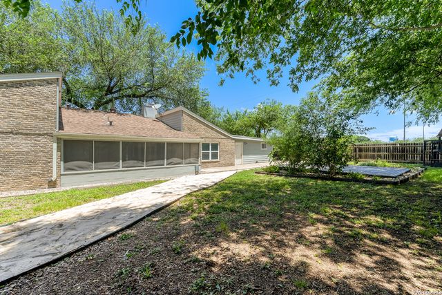 120 S WINSTON LN, San Antonio, TX 78213