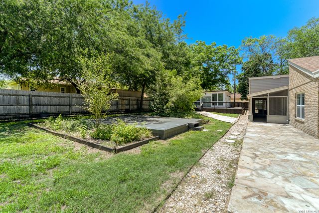 120 S WINSTON LN, San Antonio, TX 78213