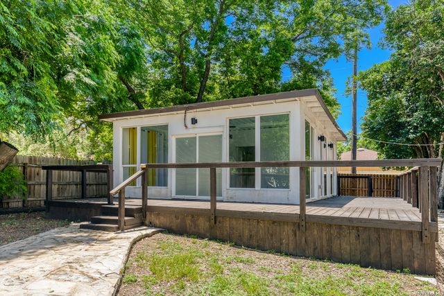 120 S WINSTON LN, San Antonio, TX 78213