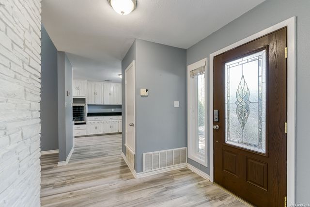 120 S WINSTON LN, San Antonio, TX 78213