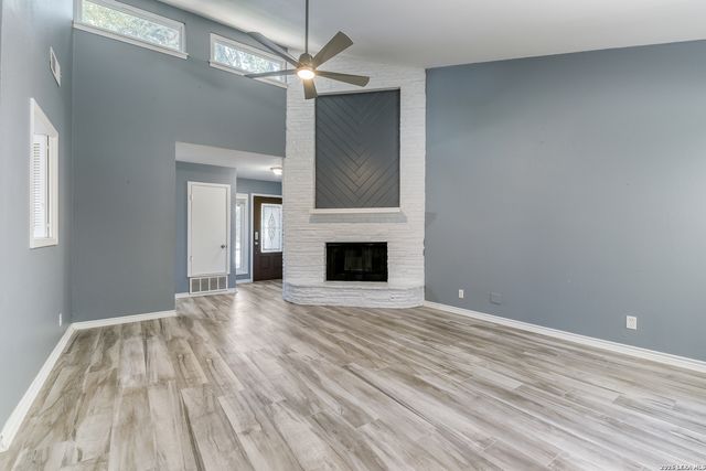 120 S WINSTON LN, San Antonio, TX 78213