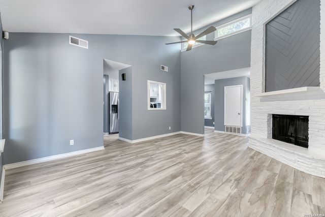 120 S WINSTON LN, San Antonio, TX 78213