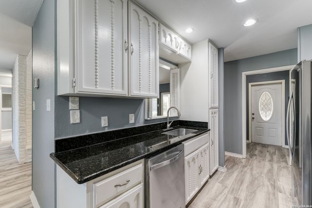 120 S WINSTON LN, San Antonio, TX 78213