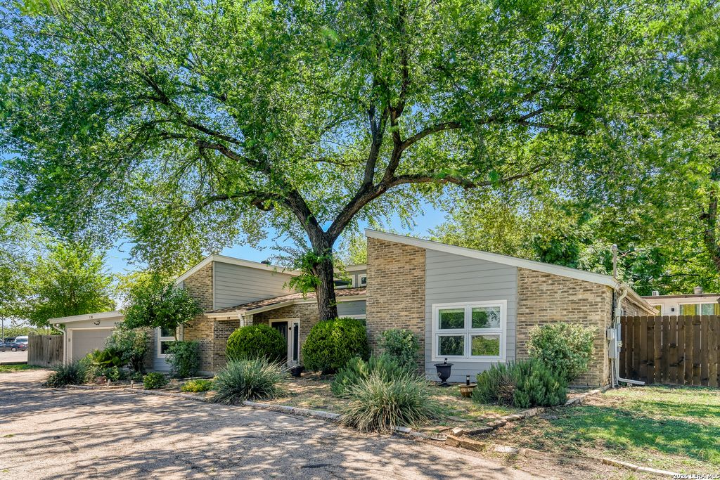 120 S WINSTON LN, San Antonio, TX 78213