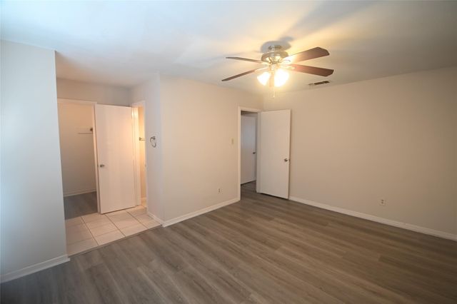 8340 La Roche Lane, Houston, TX 77036