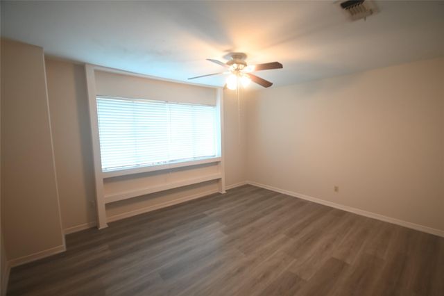 8340 La Roche Lane, Houston, TX 77036