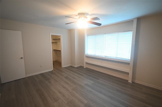 8340 La Roche Lane, Houston, TX 77036