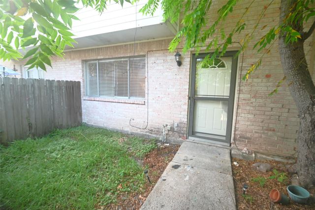 8340 La Roche Lane, Houston, TX 77036