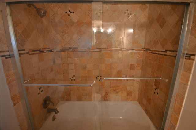 8340 La Roche Lane, Houston, TX 77036