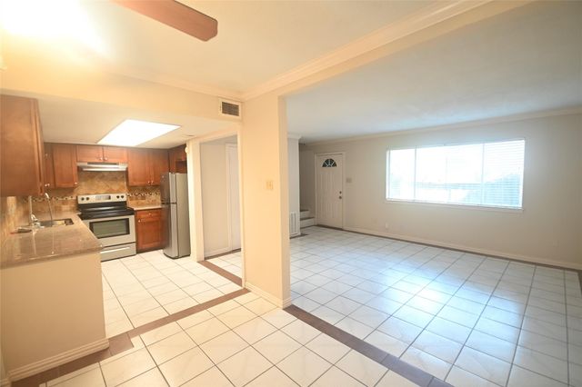 8340 La Roche Lane, Houston, TX 77036