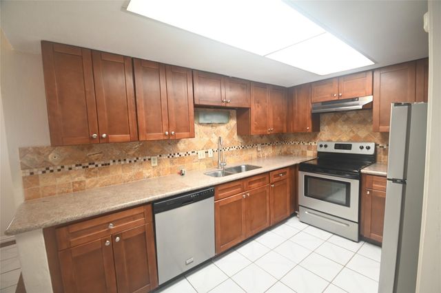 8340 La Roche Lane, Houston, TX 77036