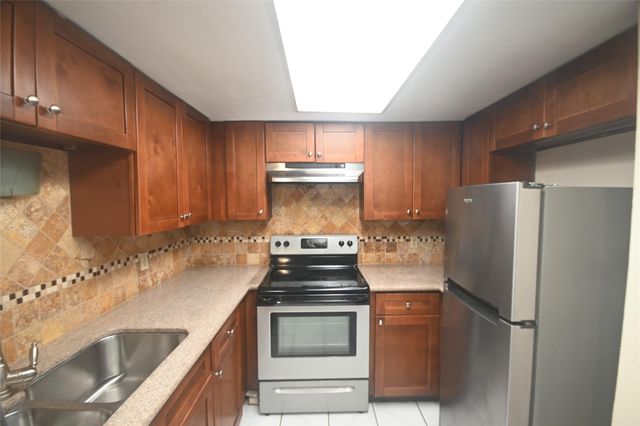 8340 La Roche Lane, Houston, TX 77036