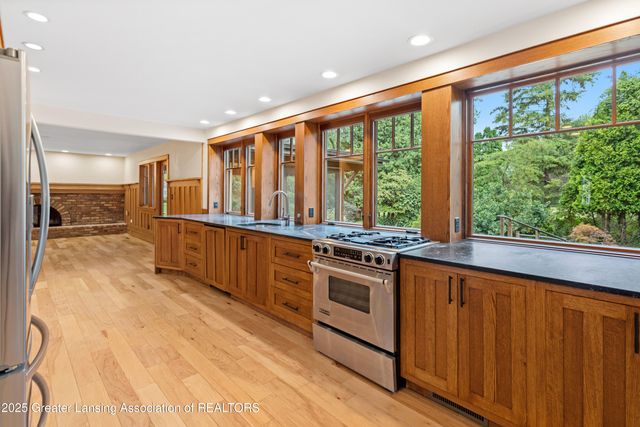 1000 Fox Hills Drive, East Lansing, MI 48823