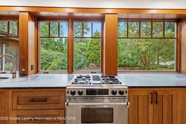 1000 Fox Hills Drive, East Lansing, MI 48823