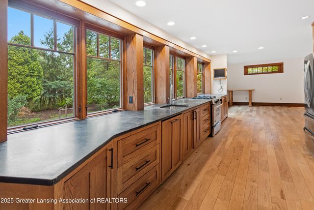 1000 Fox Hills Drive, East Lansing, MI 48823