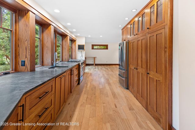 1000 Fox Hills Drive, East Lansing, MI 48823