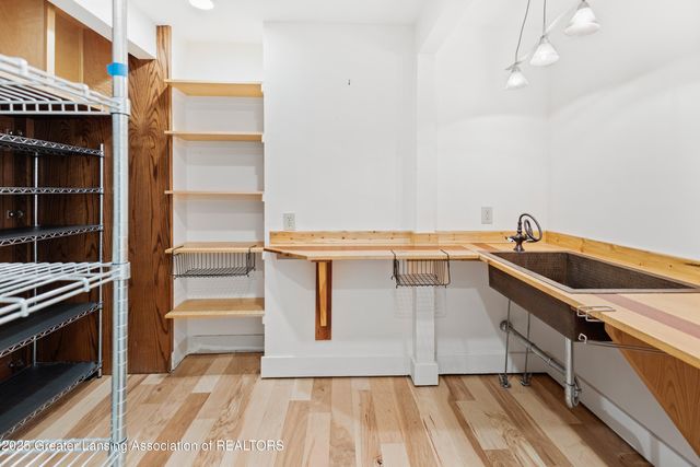 1000 Fox Hills Drive, East Lansing, MI 48823