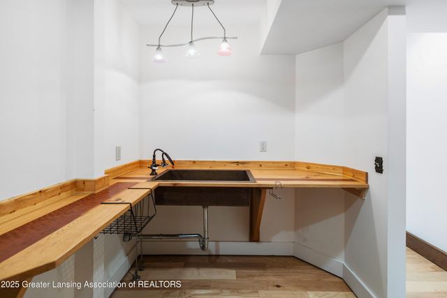 1000 Fox Hills Drive, East Lansing, MI 48823