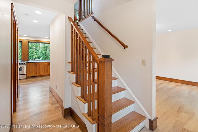 1000 Fox Hills Drive, East Lansing, MI 48823