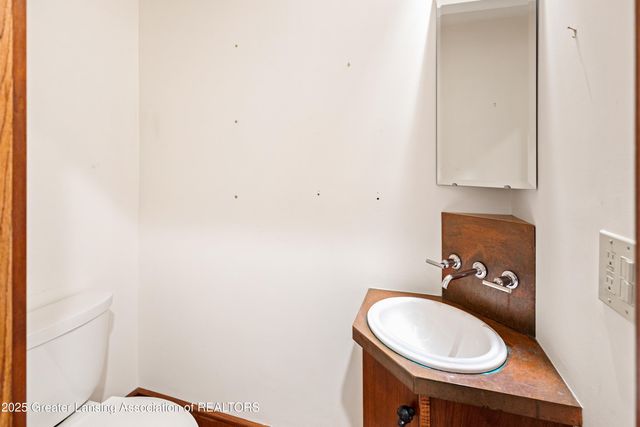 1000 Fox Hills Drive, East Lansing, MI 48823