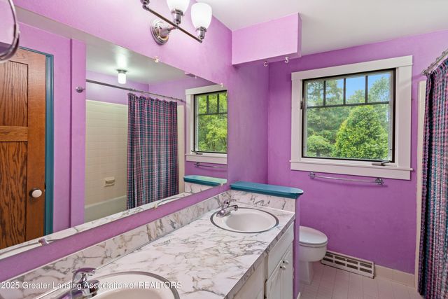 1000 Fox Hills Drive, East Lansing, MI 48823