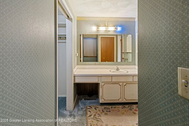 1000 Fox Hills Drive, East Lansing, MI 48823