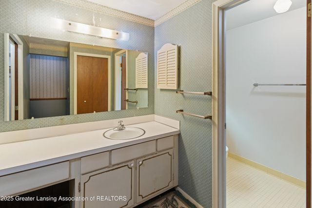 1000 Fox Hills Drive, East Lansing, MI 48823