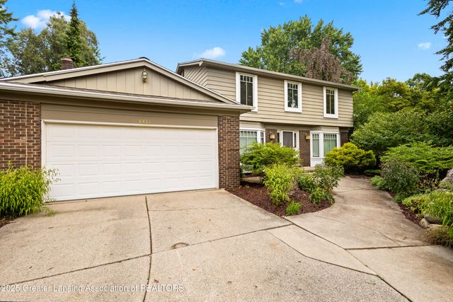 1000 Fox Hills Drive, East Lansing, MI 48823