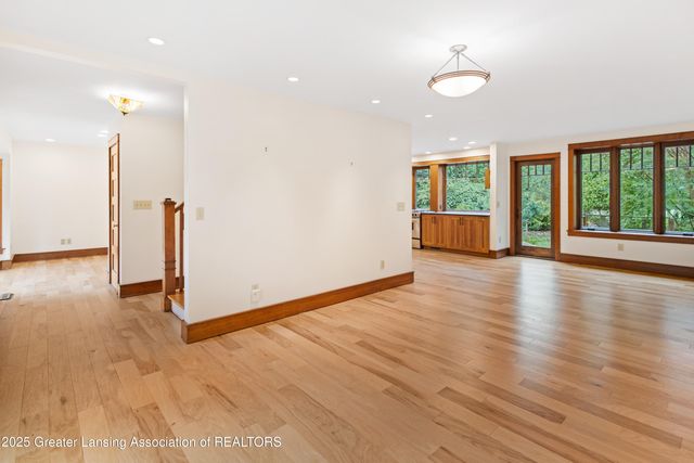 1000 Fox Hills Drive, East Lansing, MI 48823