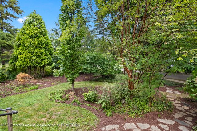 1000 Fox Hills Drive, East Lansing, MI 48823