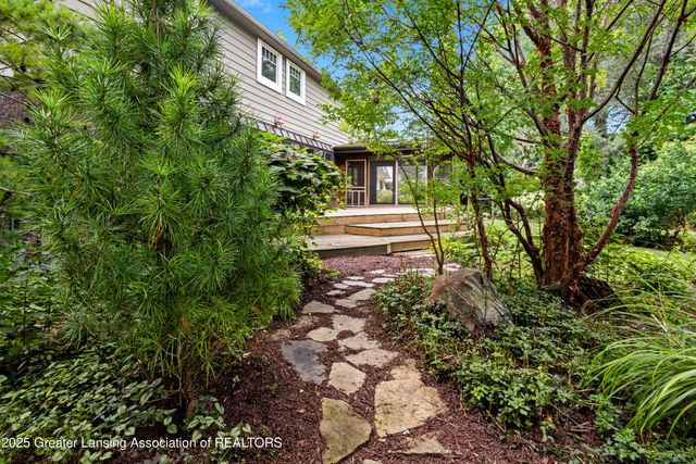 1000 Fox Hills Drive, East Lansing, MI 48823